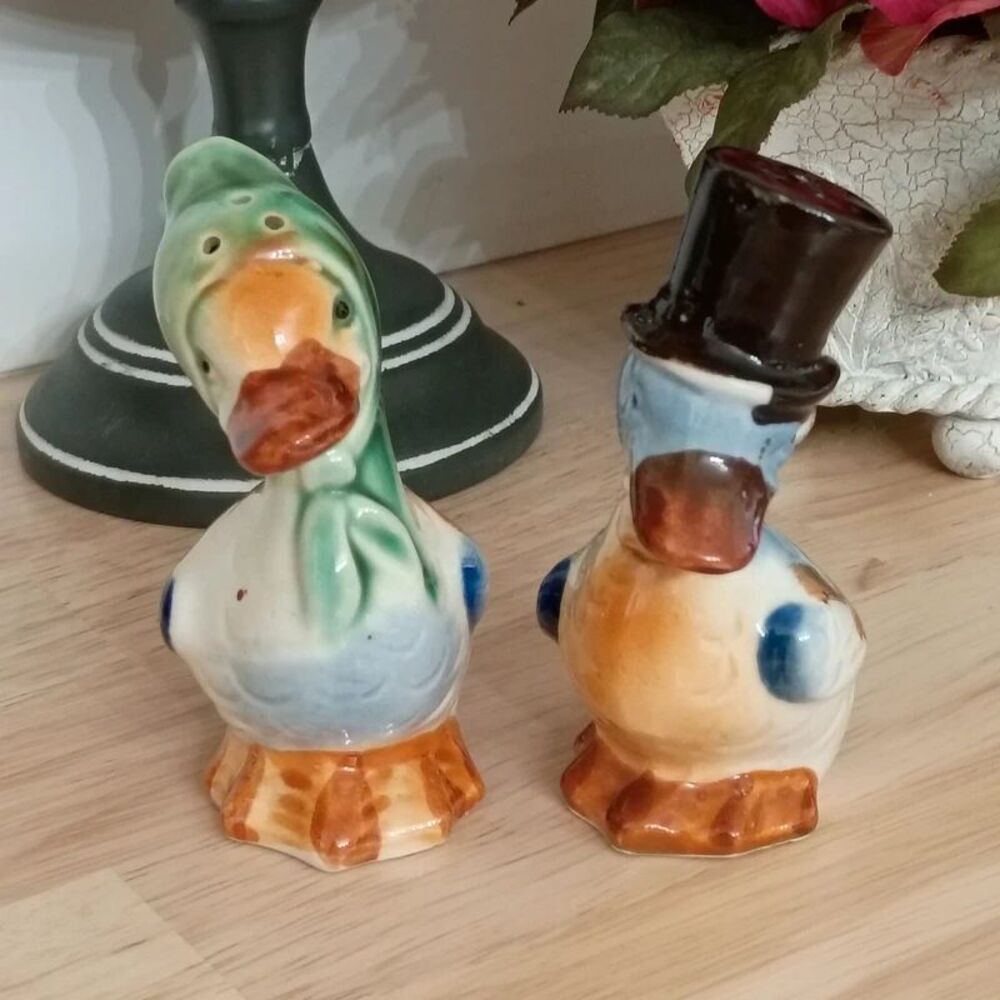 Vintage Mid-Century Duck Couple Salt & Pepper Shakers Hand Painted